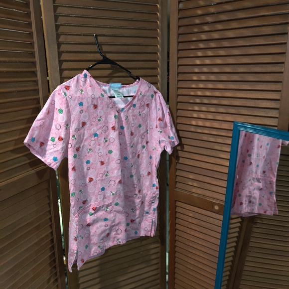 Lady bug Scrub Top - Picture 2 of 3